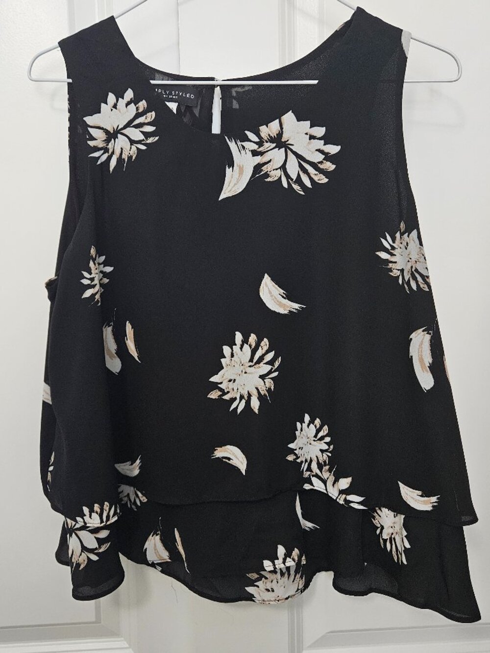 Simply Styled Women's Black Floral Sleeveless Layered Ruffle Blouse Polyester M